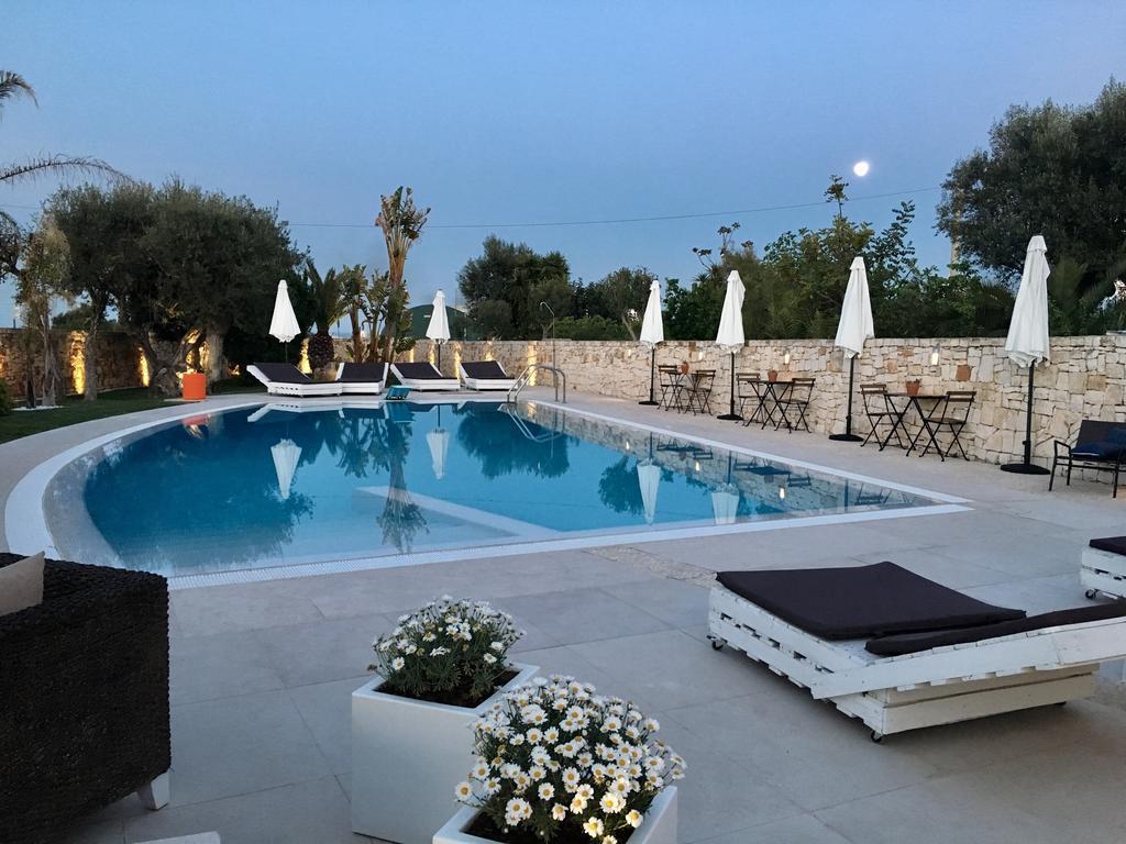 Carone Suite-Charme&Pool โปลีญาโนอามาเร ภายนอก รูปภาพ